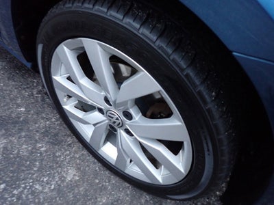 2019 Volkswagen Golf SE