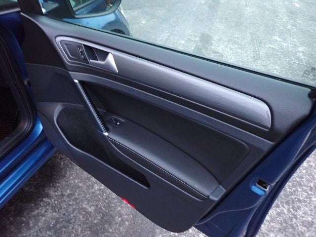 2019 Volkswagen Golf SE