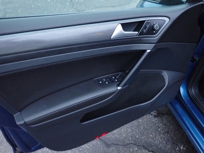 2019 Volkswagen Golf SE