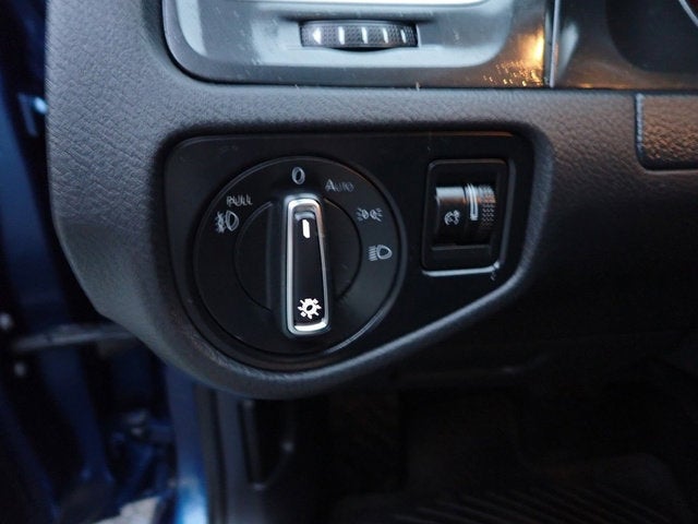 2019 Volkswagen Golf SE