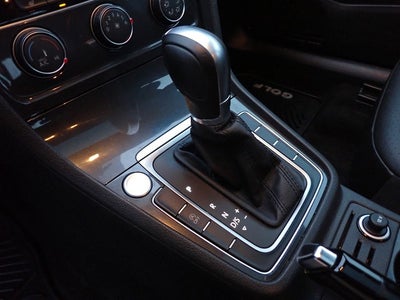 2019 Volkswagen Golf SE