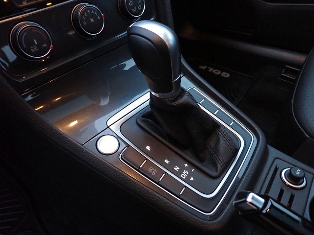 2019 Volkswagen Golf SE