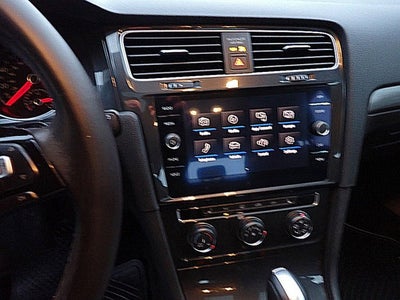 2019 Volkswagen Golf SE