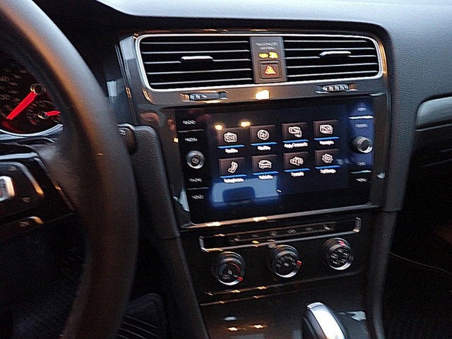 2019 Volkswagen Golf SE