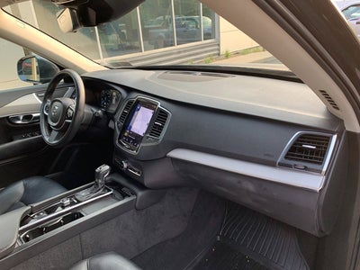 2022 Volvo XC90 Momentum