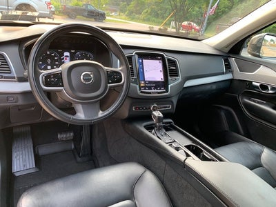 2022 Volvo XC90 Momentum