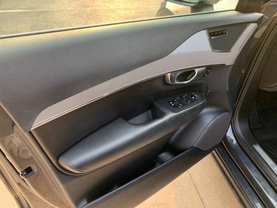2022 Volvo XC90 Momentum